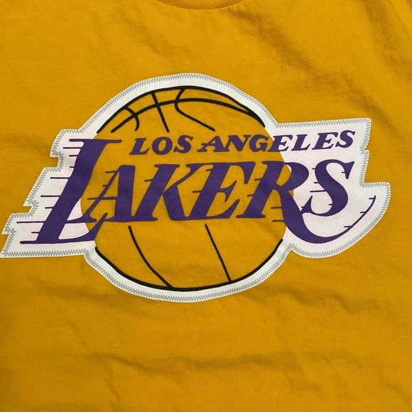 Los Angeles Lakers Lebron James #23 T-shirt size small - Picture 2 of 5
